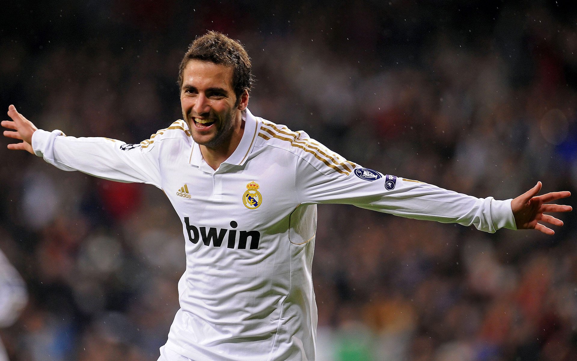 “安赫尔·巴尔博萨的突破技巧与多面手能力,提升阿根廷美洲狮队的竞争力”